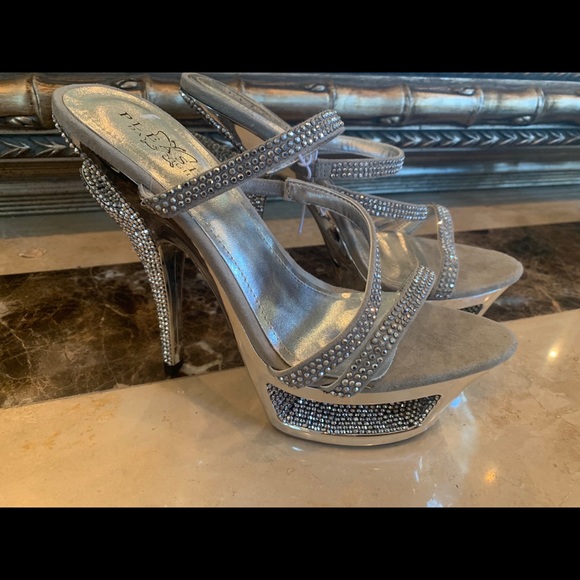 New Rhinestone Pleaser Heels Size 8 - Picture 1 of 6